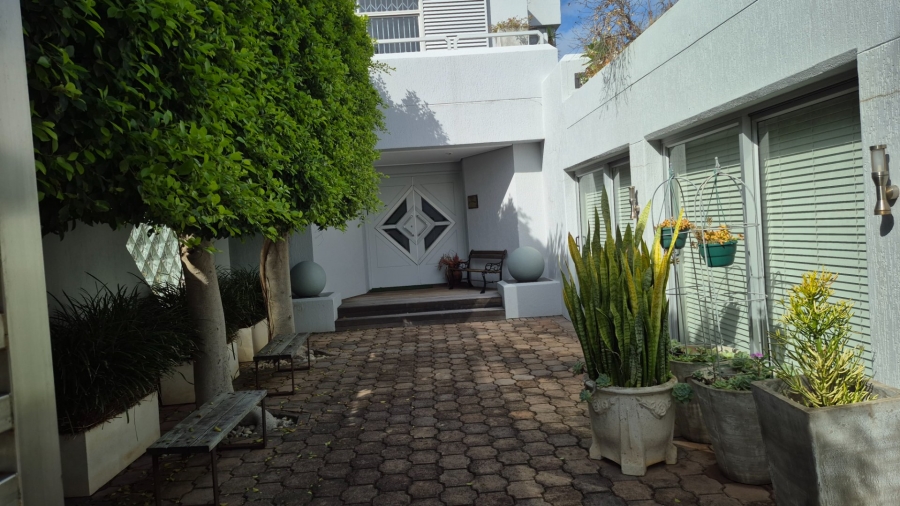 4 Bedroom Property for Sale in Summerstrand Eastern Cape